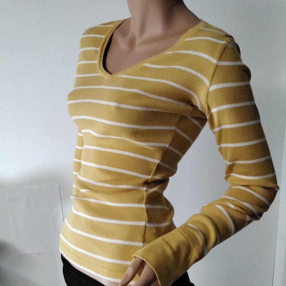 SO Women long sleeve top Size M Mustard WHITE strip T-shirt Sweater lightweight